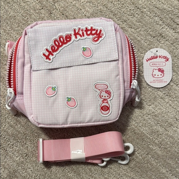 Retrospekt Hello kitty Camera Bag - Picture 4 of 4